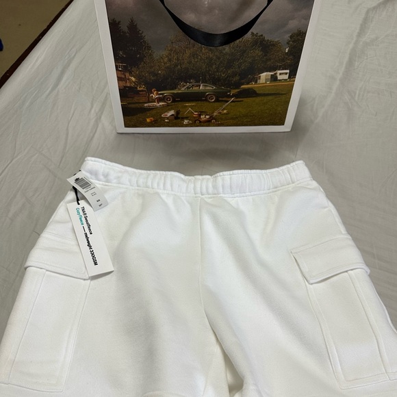 Aritzia TNA Cargo Shorts - Picture 2 of 5